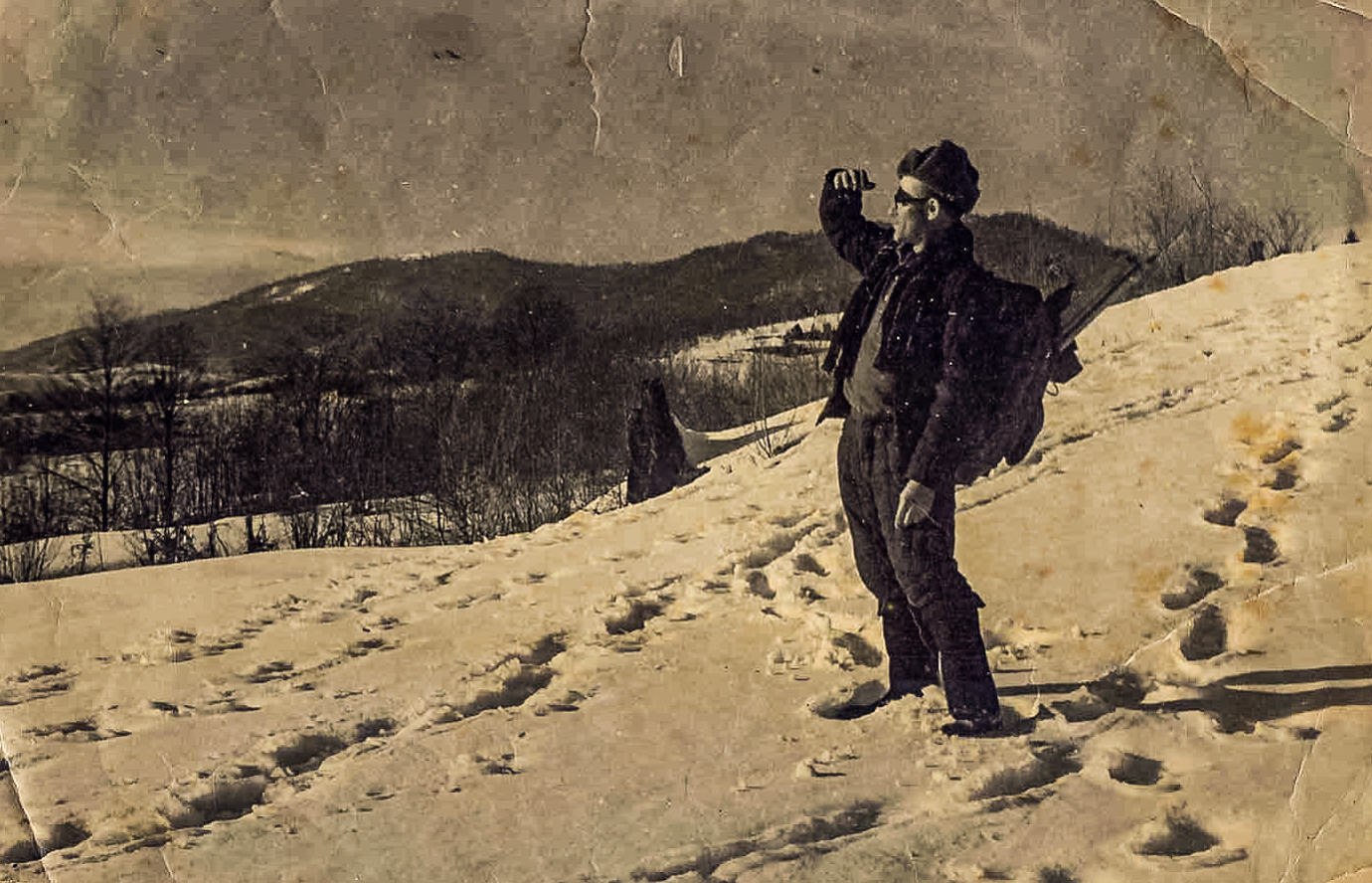 Gabriel Gluck in the mountains, looking for a place to paint (From the photo archives of Yosyp Homoki)