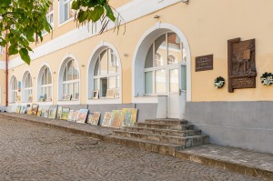 Виставка-продаж художніх творів членів Спілки художників в Ужгороді