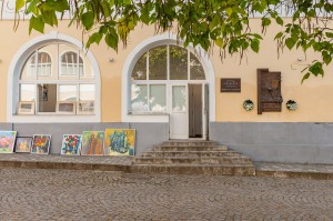 Виставка-продаж художніх творів членів Спілки художників в Ужгороді