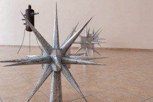 «Рівнодення»: в Ужгороді відкрилася виставка скульптури з металу