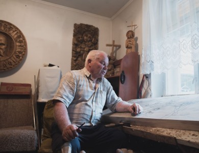 MASTER AND HIS STUDIO. VASYL SIDAK, A CARVER
