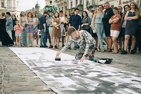 "10 METERS OF YOUR OPPORTUNITIES" – WITH SUCH ELOQUENT TITLE A YOUNG ARTIST MAKSYM SKVORTSOV STARTED HIS OPEN AIR ART SHOW