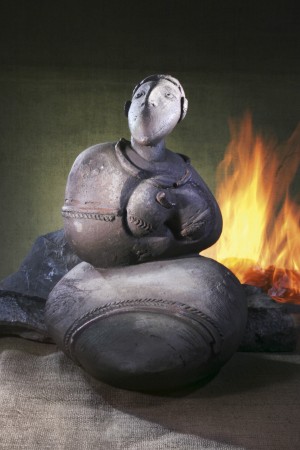 Stone Woman	2001.clay. moulding. ceramic glaze. blackening.22х20х35
