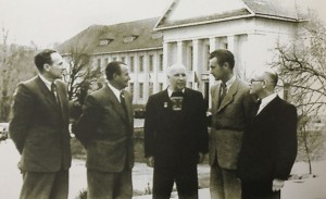 У Каневі. З. Шолтес, А. Ерделі, директор музею А. Кашшая, Г. Глюк, 1945