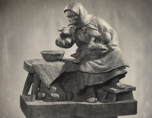 Мати годує дитину, 1946, дерево (липа), кругла скульптура. ДВ СХР. Москва. Росія