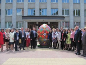 Pysanka (a Ukrainian Easter egg) 2.5 m