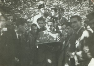 А. Ерделі з учнями семінарії. Фото з архіву Закарпатської Академії мистецтв