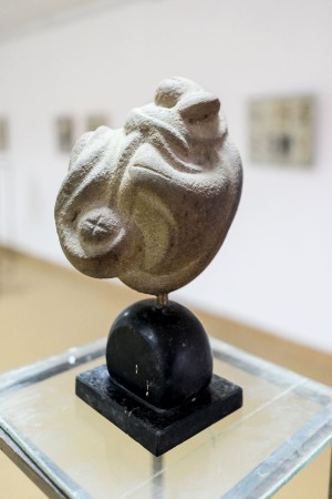 Корж Б. ’Кам‘яний вузол’, 2000, граніт, пісковик, 28х12х15