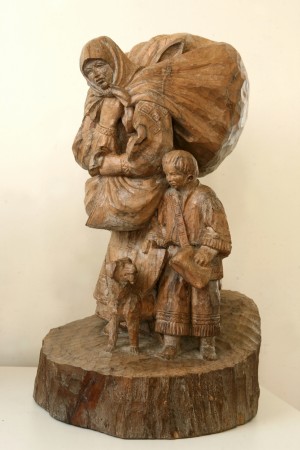 З поля (з минулого), 1981, дерево, кругла скульптура