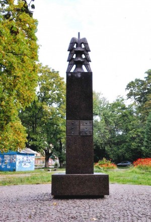 Monument to the Repressed People, granite, bronze, 3,50x120 m (back view)