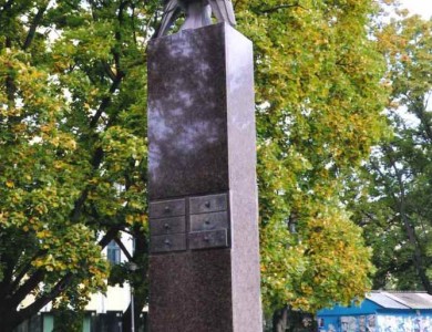 «Пам’ятник репресованим», граніт, бронза, 3,50х 120м