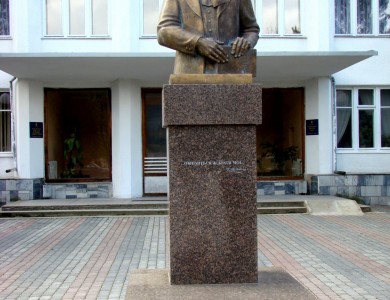 Bust of T. Shevchenko, 2007, bronze, granite,3,10x1,30x1,40 (Volovets)