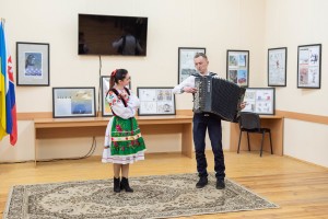 Salto mortale & Populism: в Ужгороді представили роботи з міжнародного конкурсу карикатур